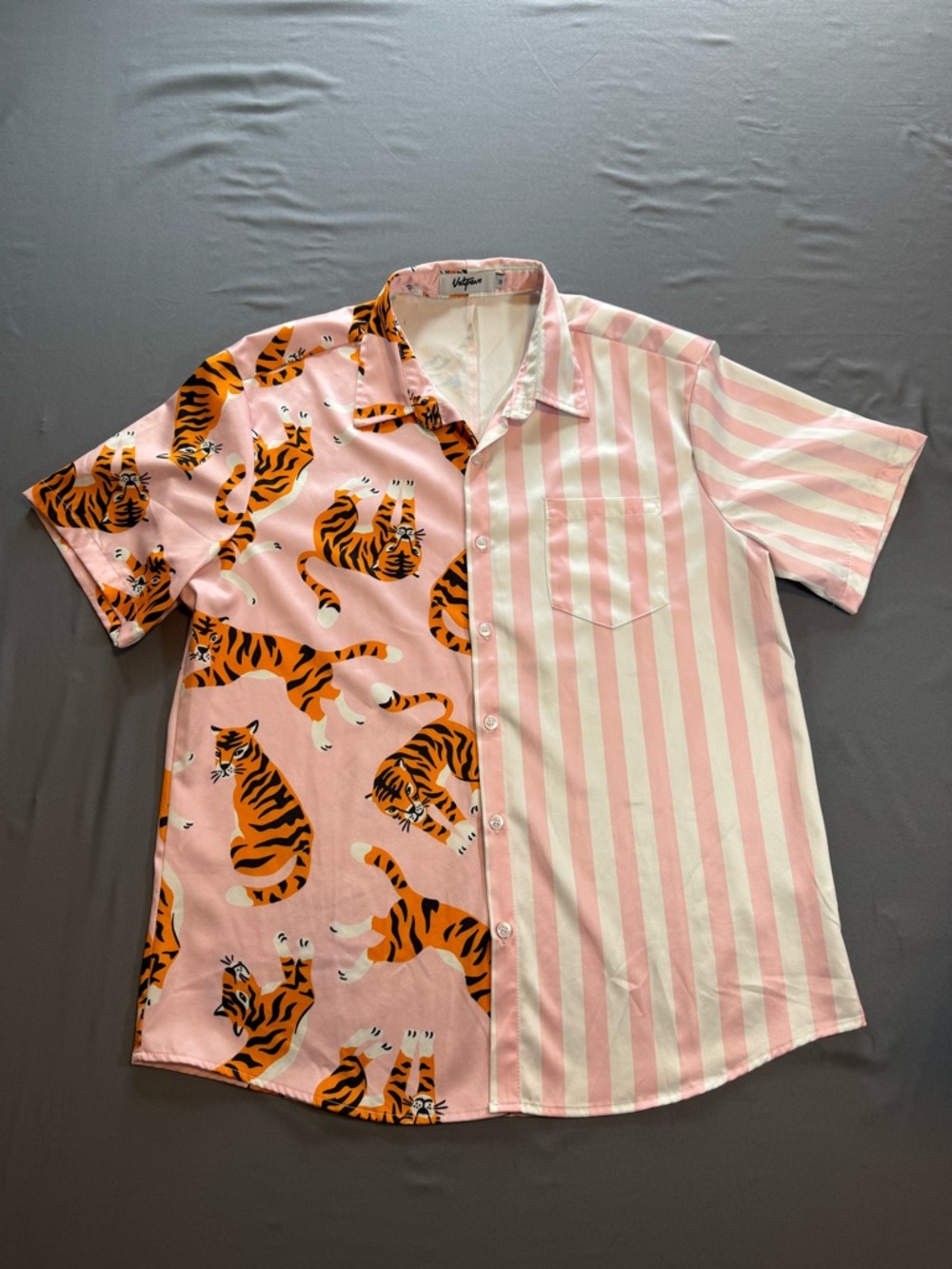 Men's Pink Tiger Print & Stripe Short-Sleeve Button-Down Shirt Size M - Picture 2 of 6